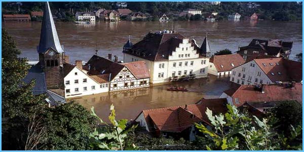Deutschland ertrinkt im Hochwasser